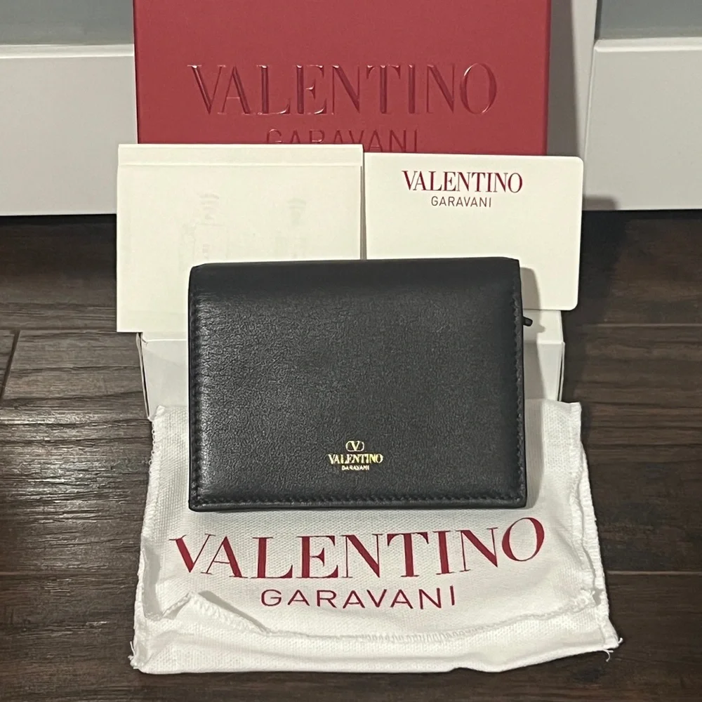Valentino Garavani
Black Wallet Vlogo The Bold Edition - Picture 2 of 7
